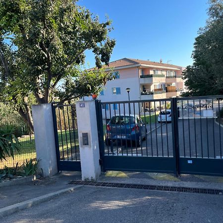 Charme Et Calme Apartment Marseille Bagian luar foto